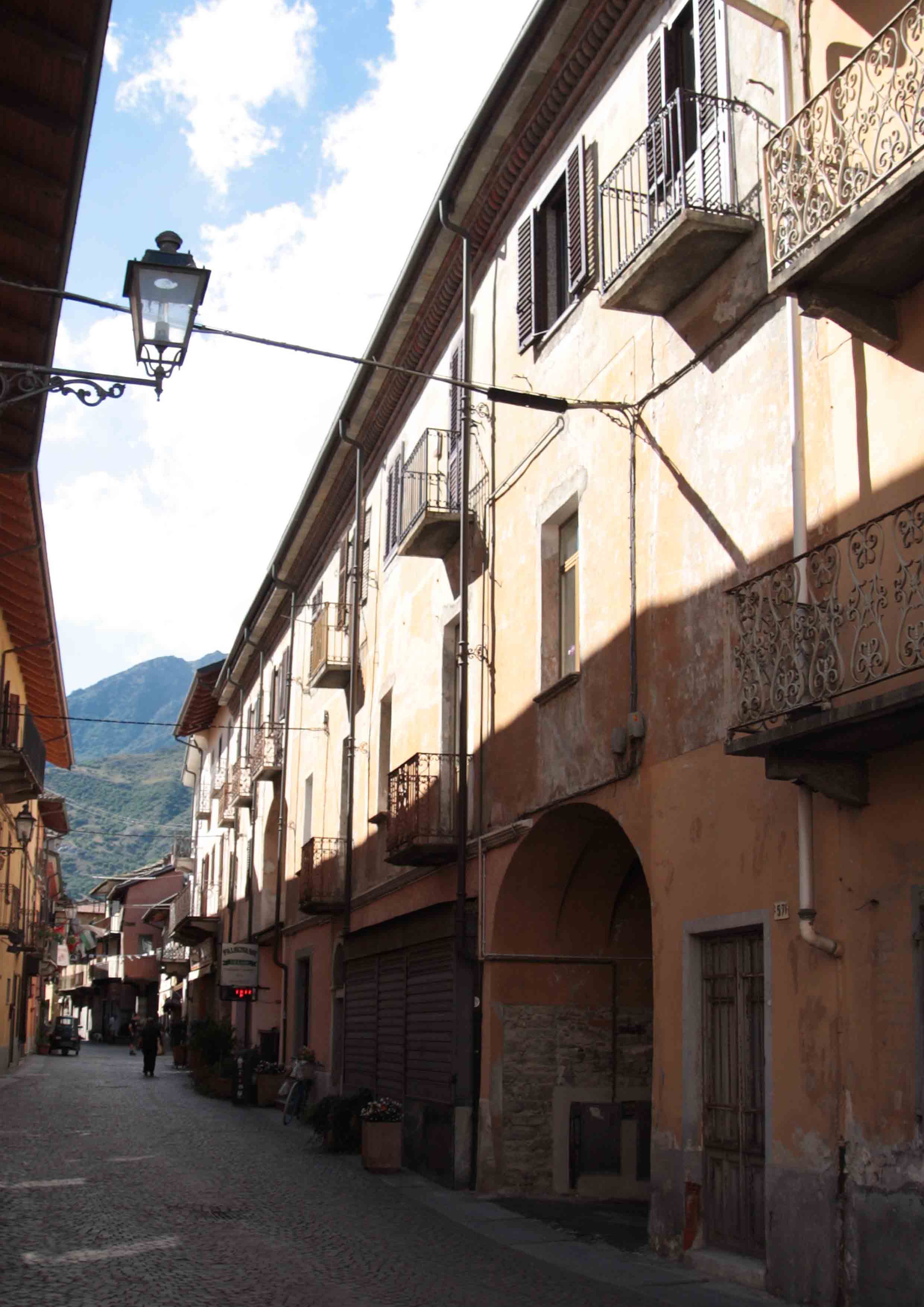 Casa di civile abitazione e botteghe