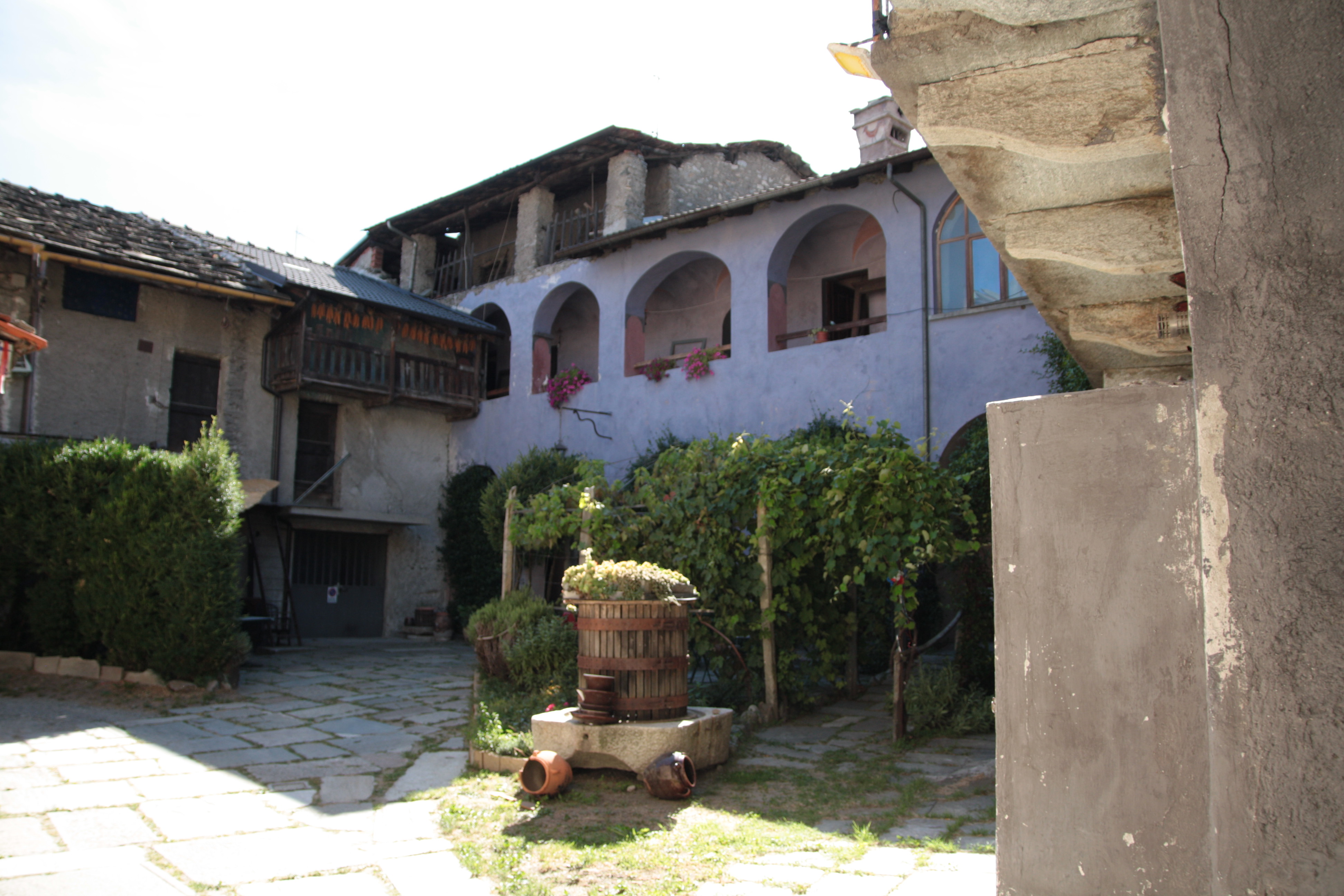 Casa di civile abitazione e rustici