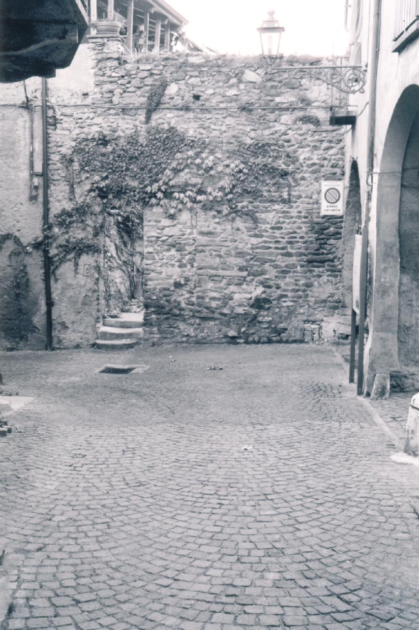 Portale del Borgo delle Campane