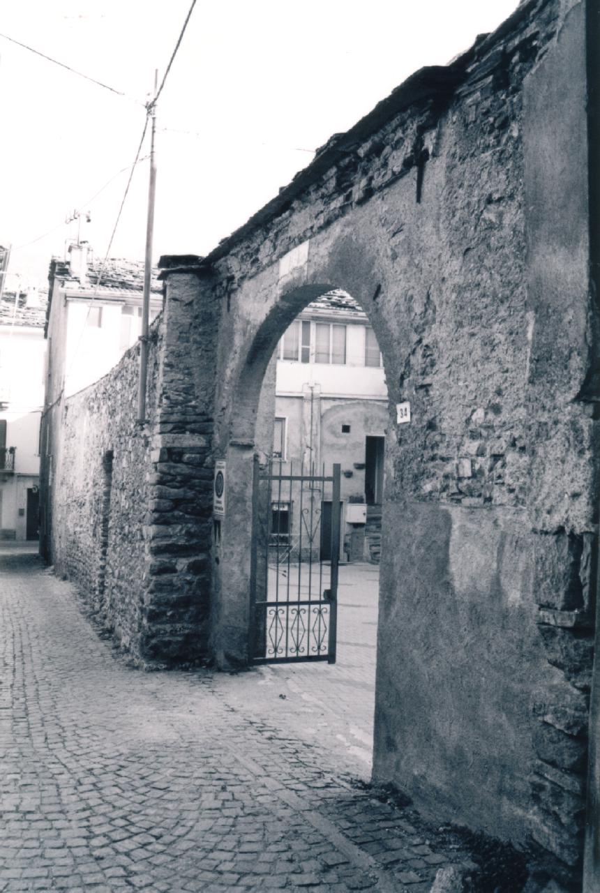 Portale del Borgo delle Campane