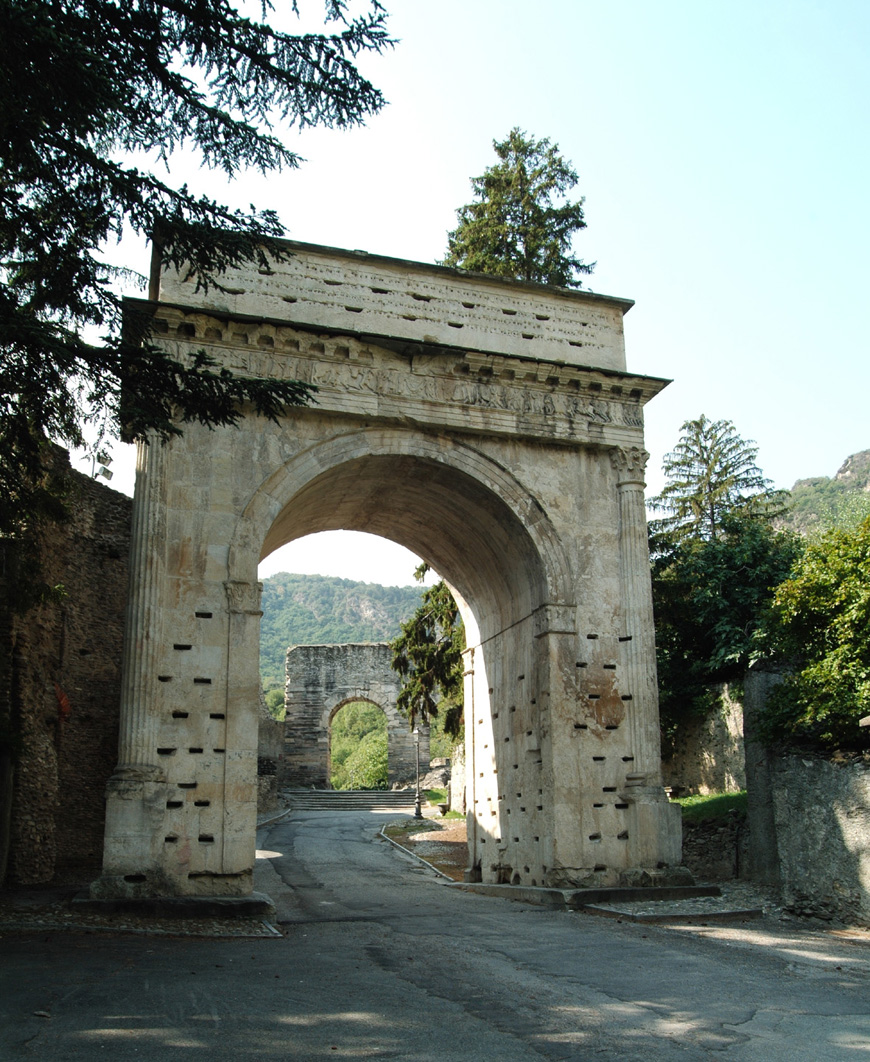 ARCO ONORARIO DI AUGUSTO