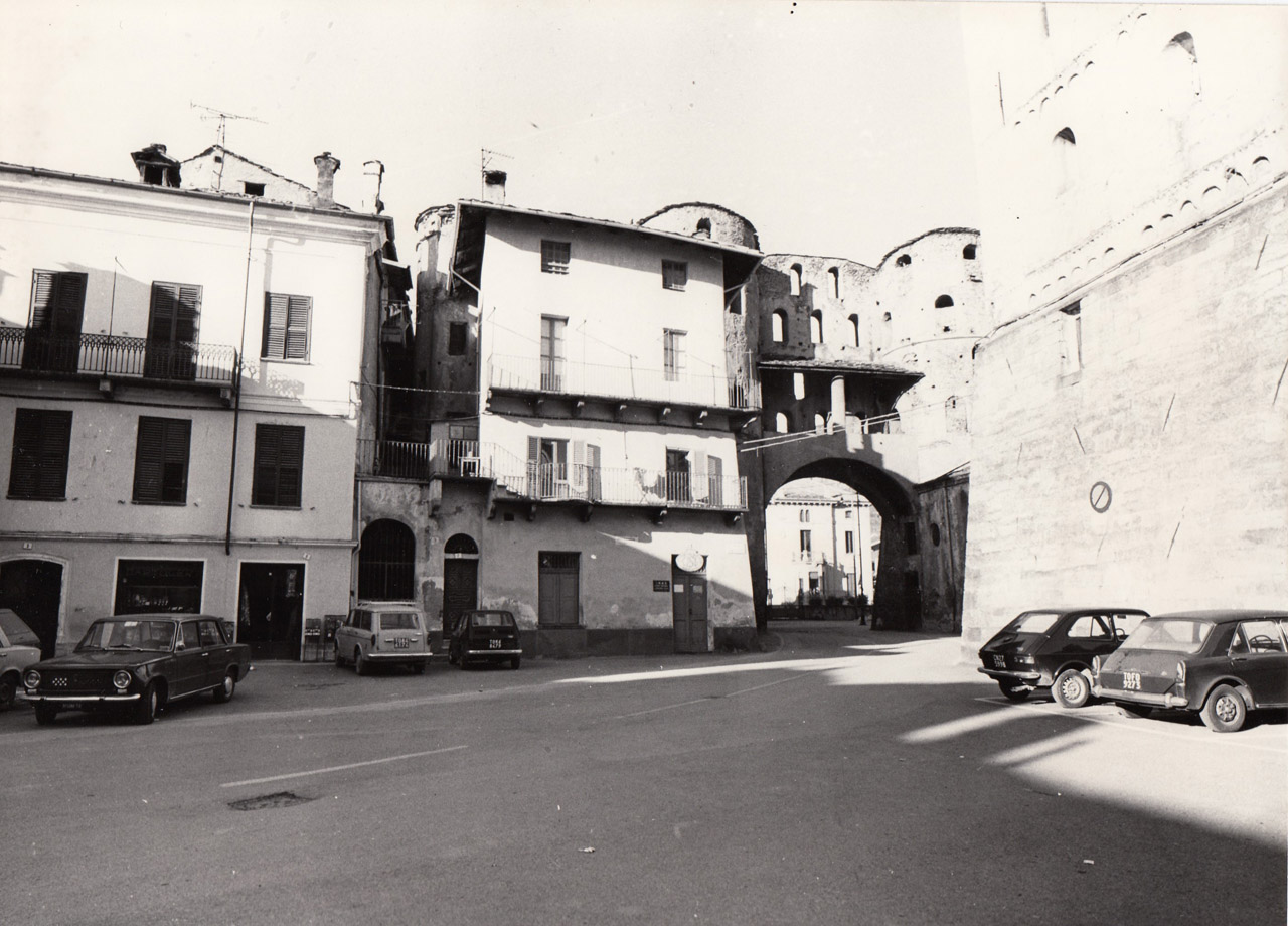 Casa di civile abitazione in piazza San Giusto 7