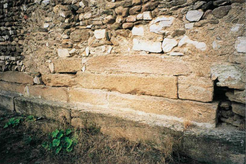 EDIFICIO IN BLOCCHI SQUADRATI