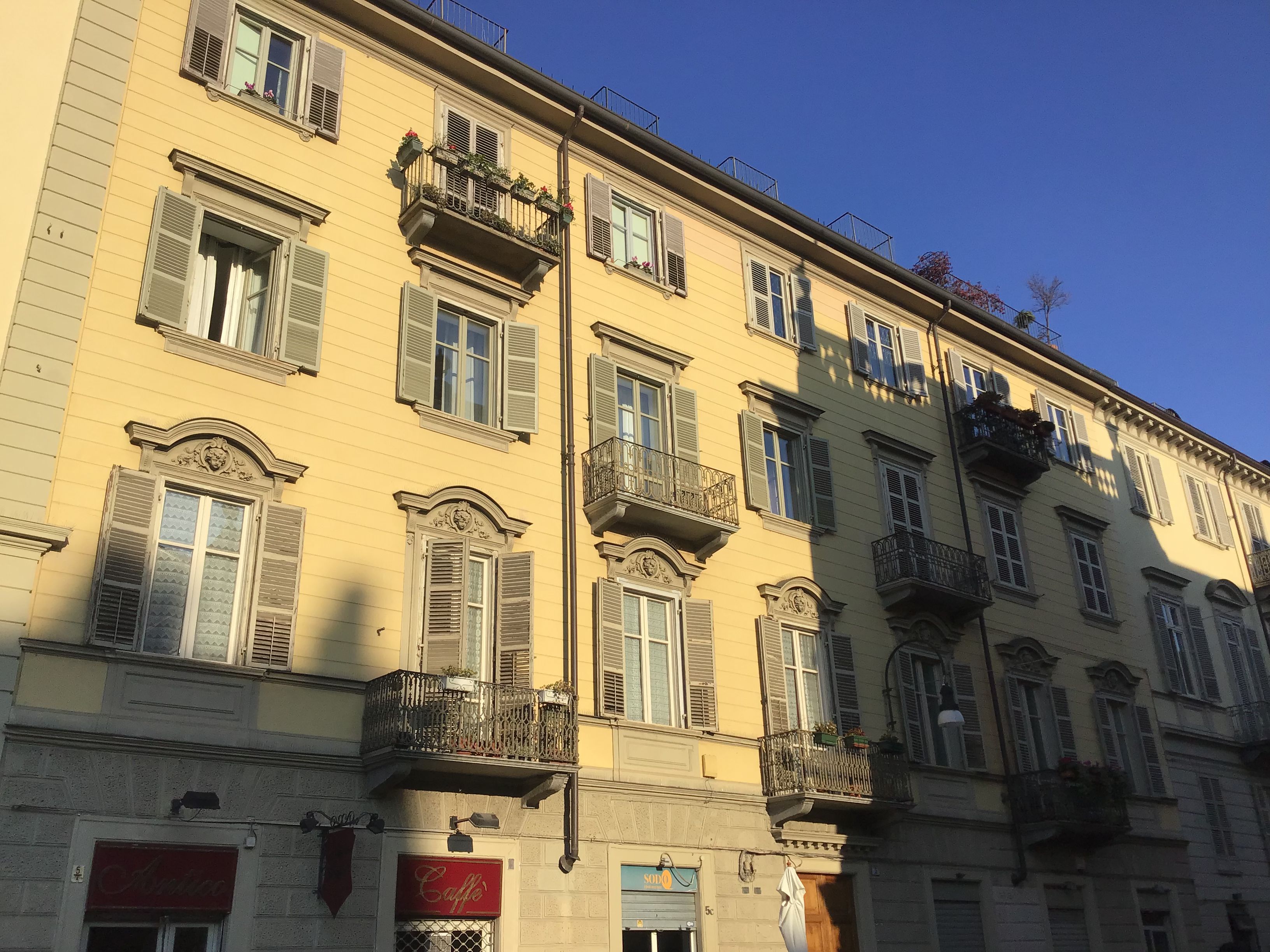 [Casa in Piazza Bodoni, 5]