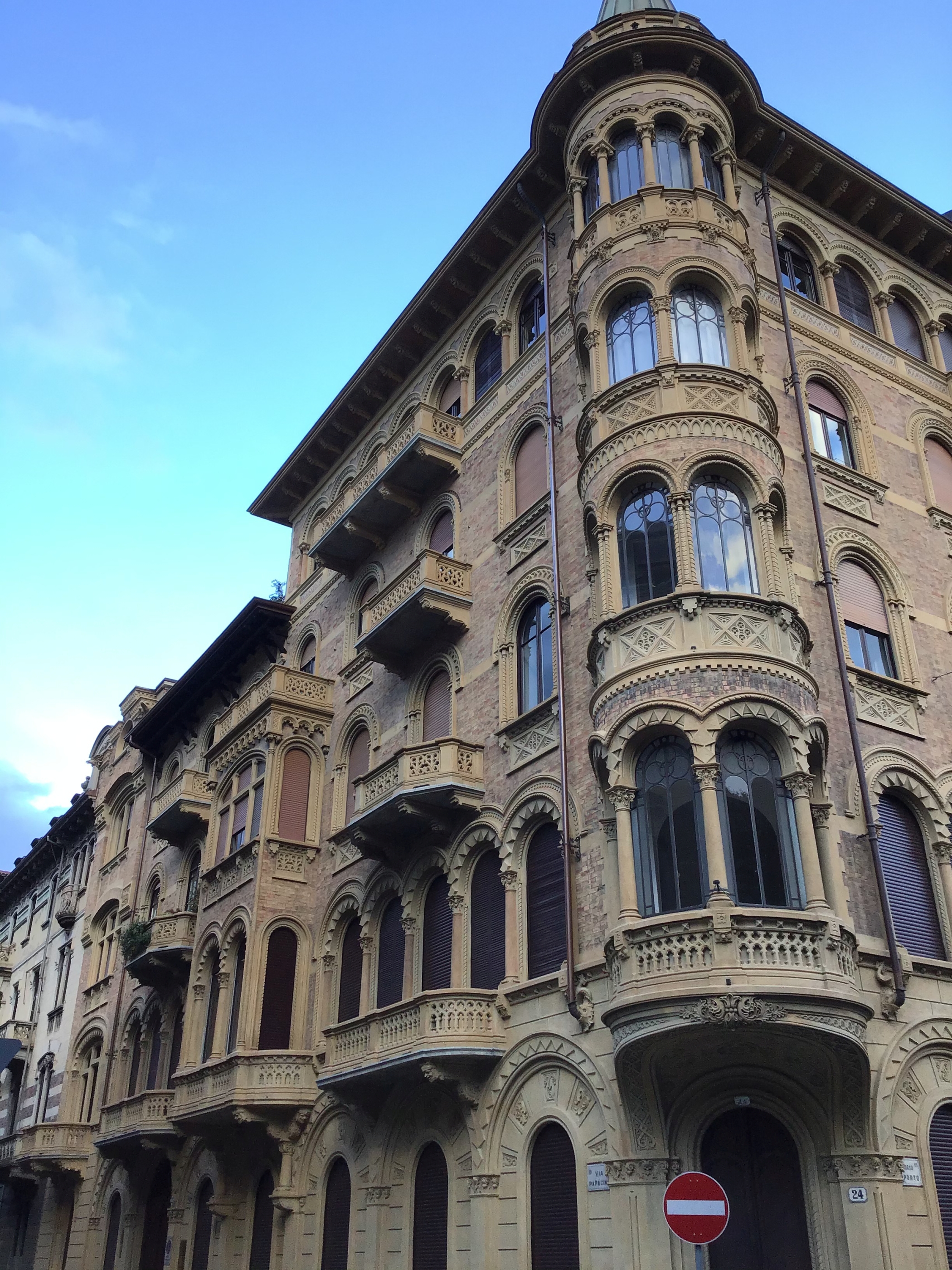 [Casa privata in Via Alessandro Vittorio Papacino, 2]