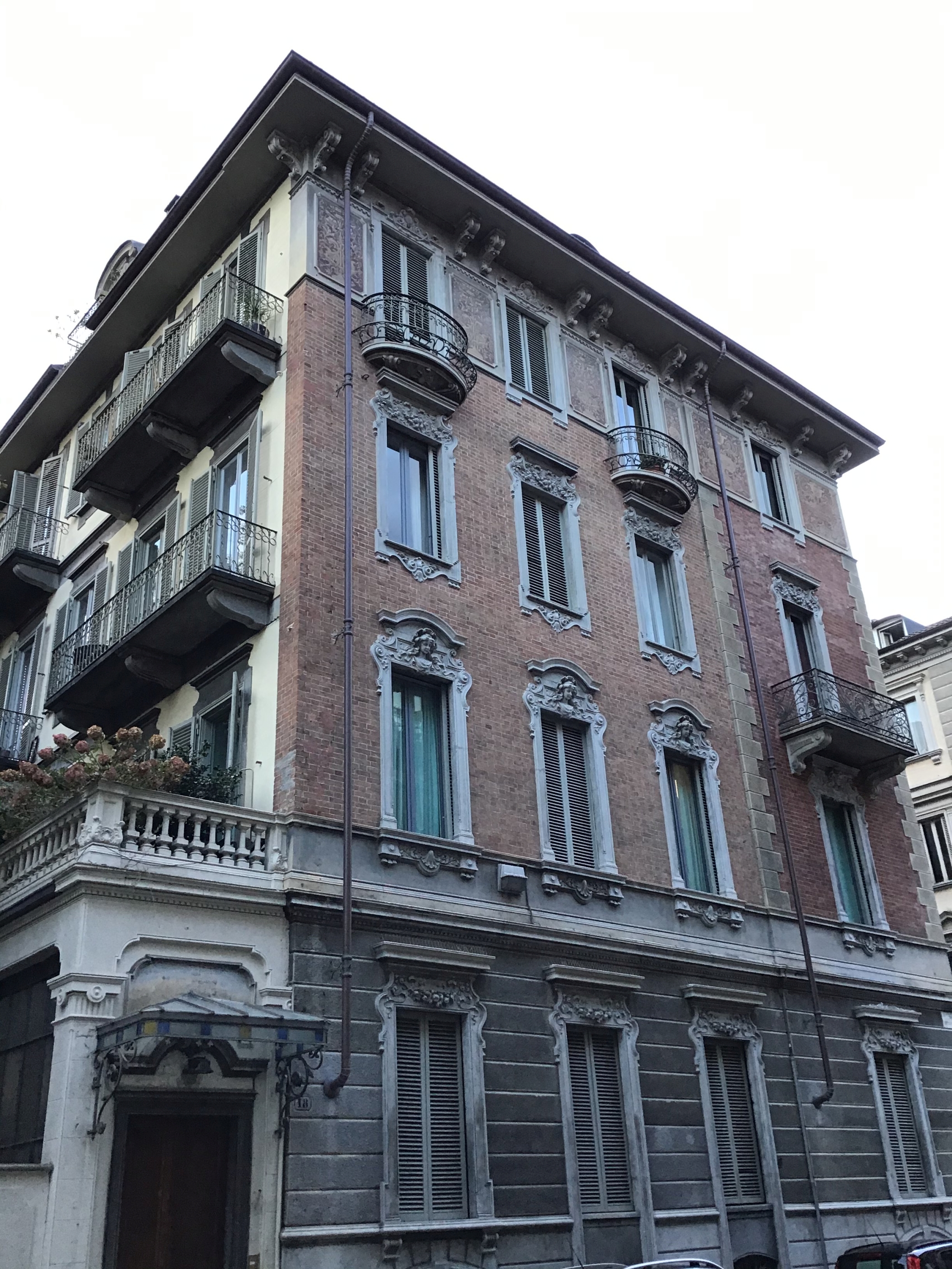 [Casa privata in Via Ottavio Revel, 18]
