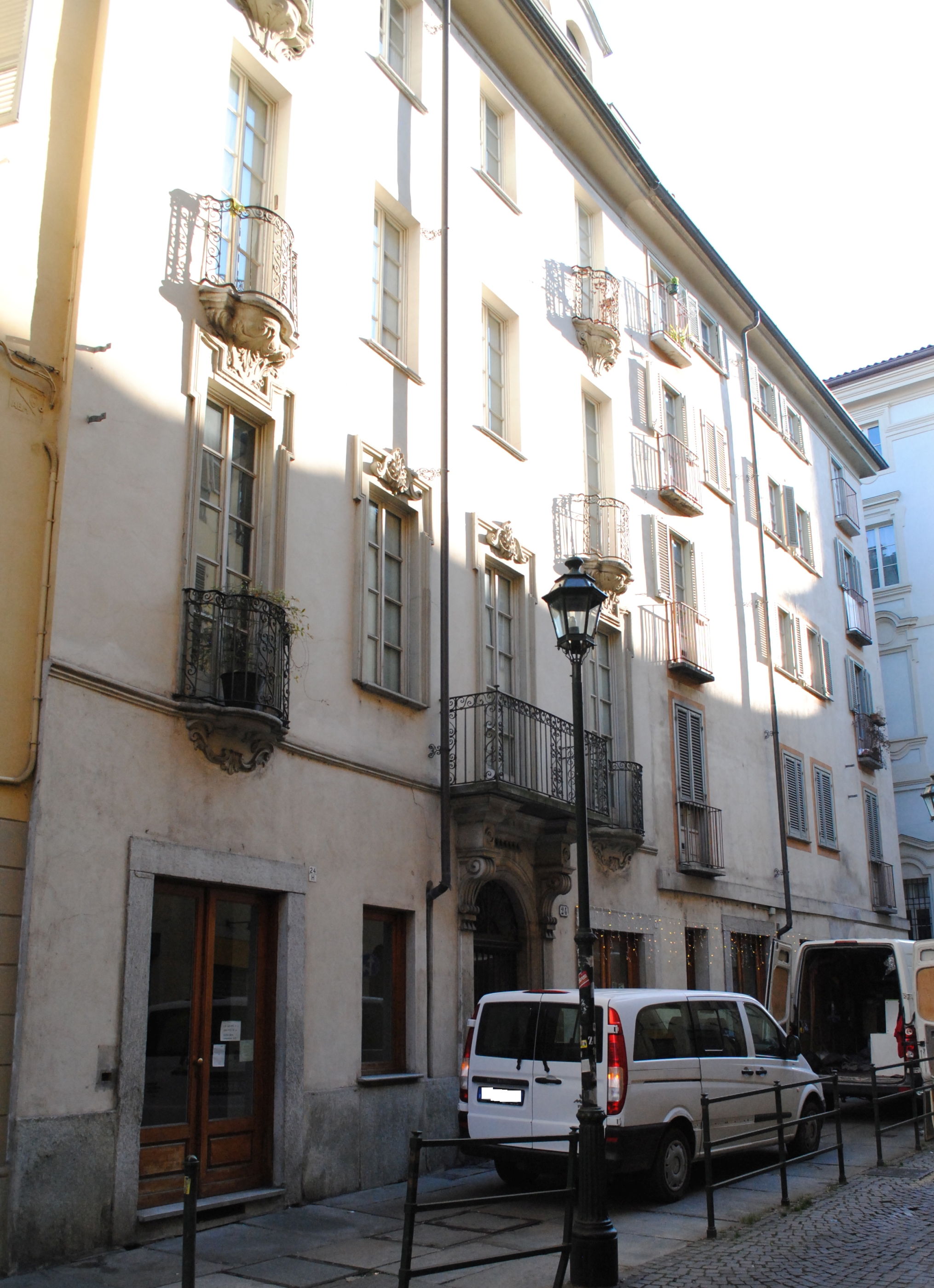 [Casa privata in Via delle Orfane, 24]