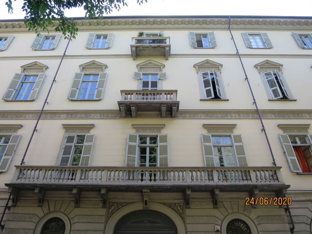 [Casa privata in piazza Maria Teresa, 19]