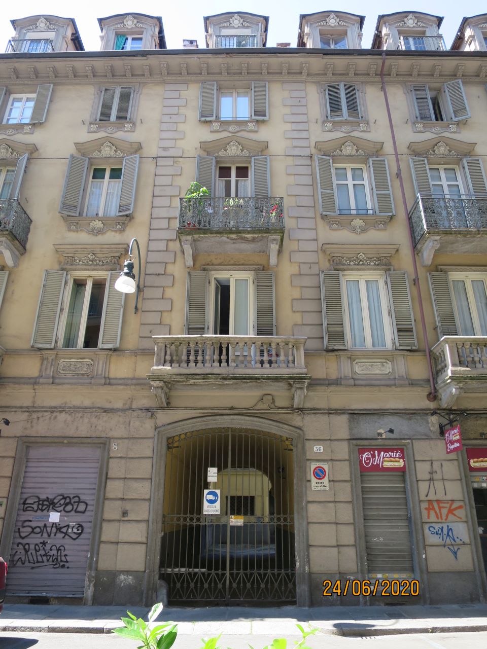 [Casa privata in via Maria Vittoria, 36]