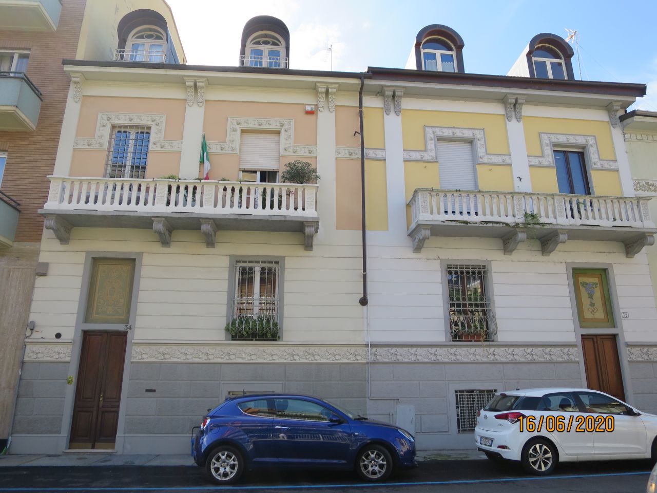 [Casa privata in via Moncalvo, 32, 34]
