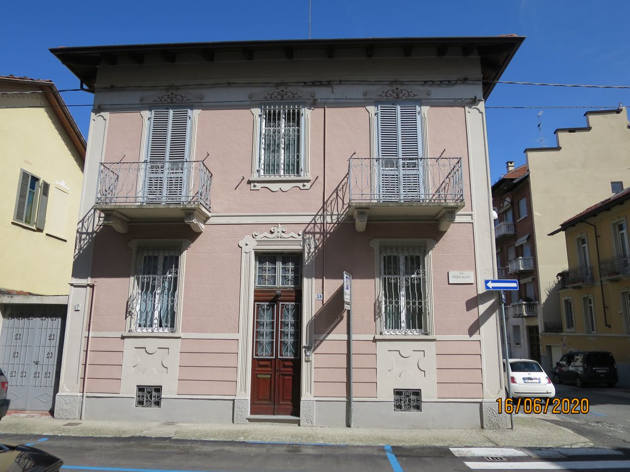 [Casa privata in via Moncalvo, 39]