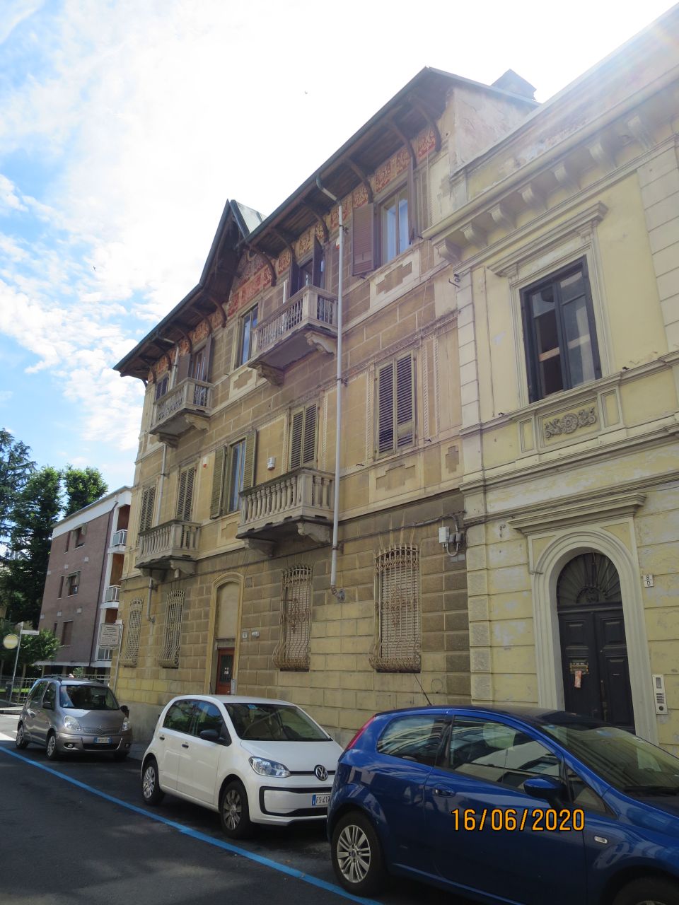 [Casa privata in via Moncalvo, 8]