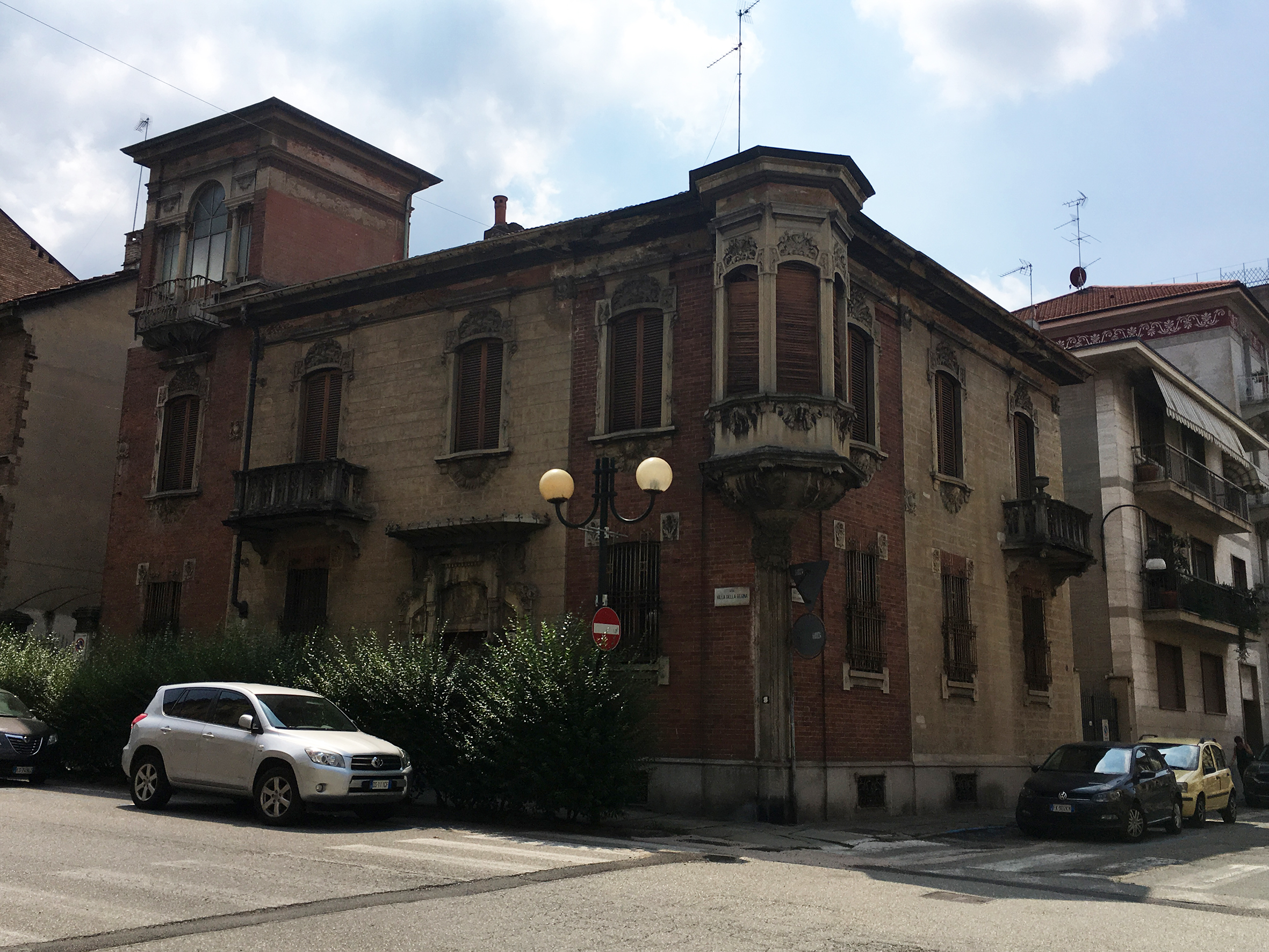 [Edificio d'abitazione civile in Via Villa della Regina, 6]