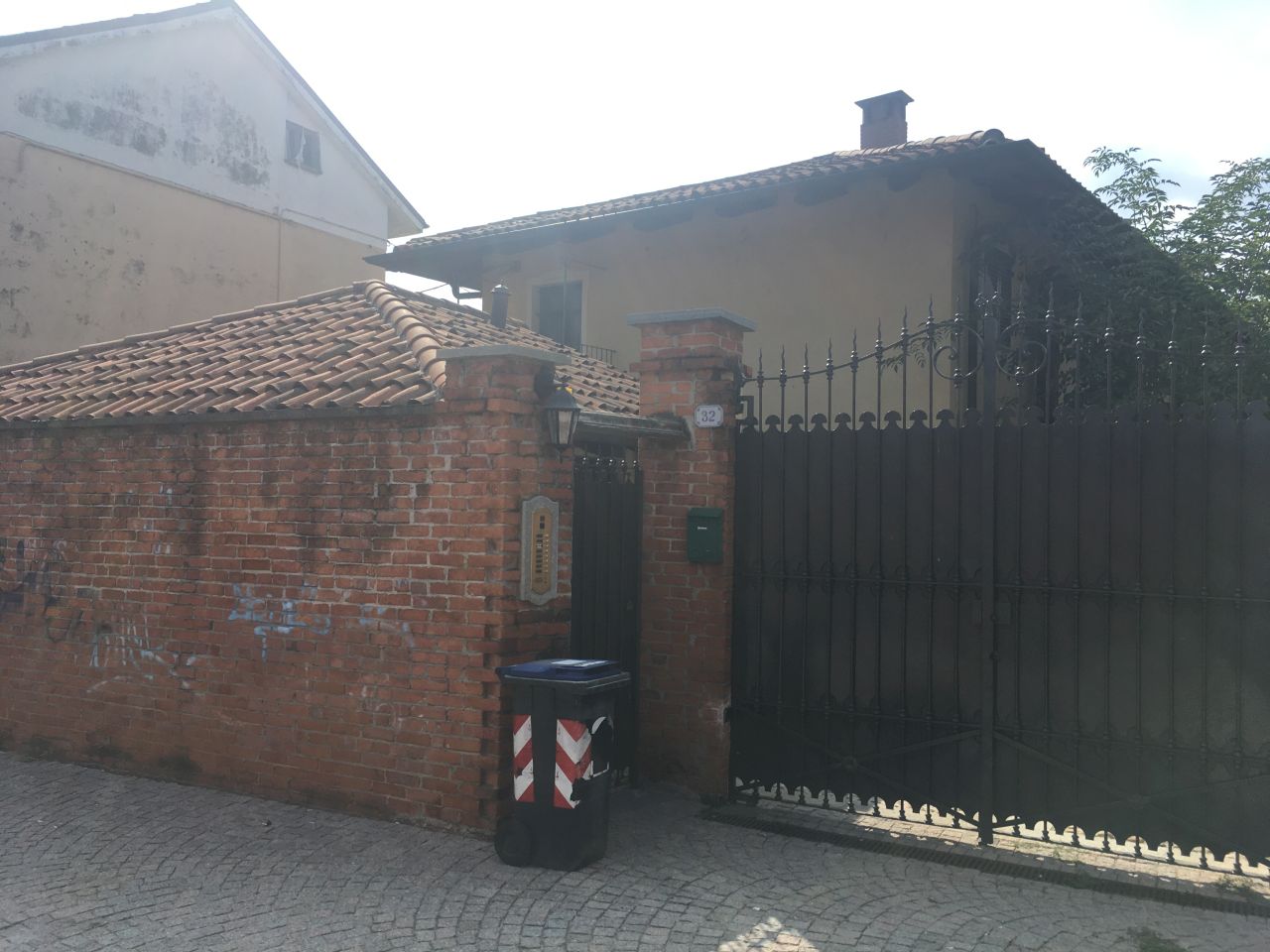 [Ex cascina in strada Comunale di Mirafiori, 30, 32]