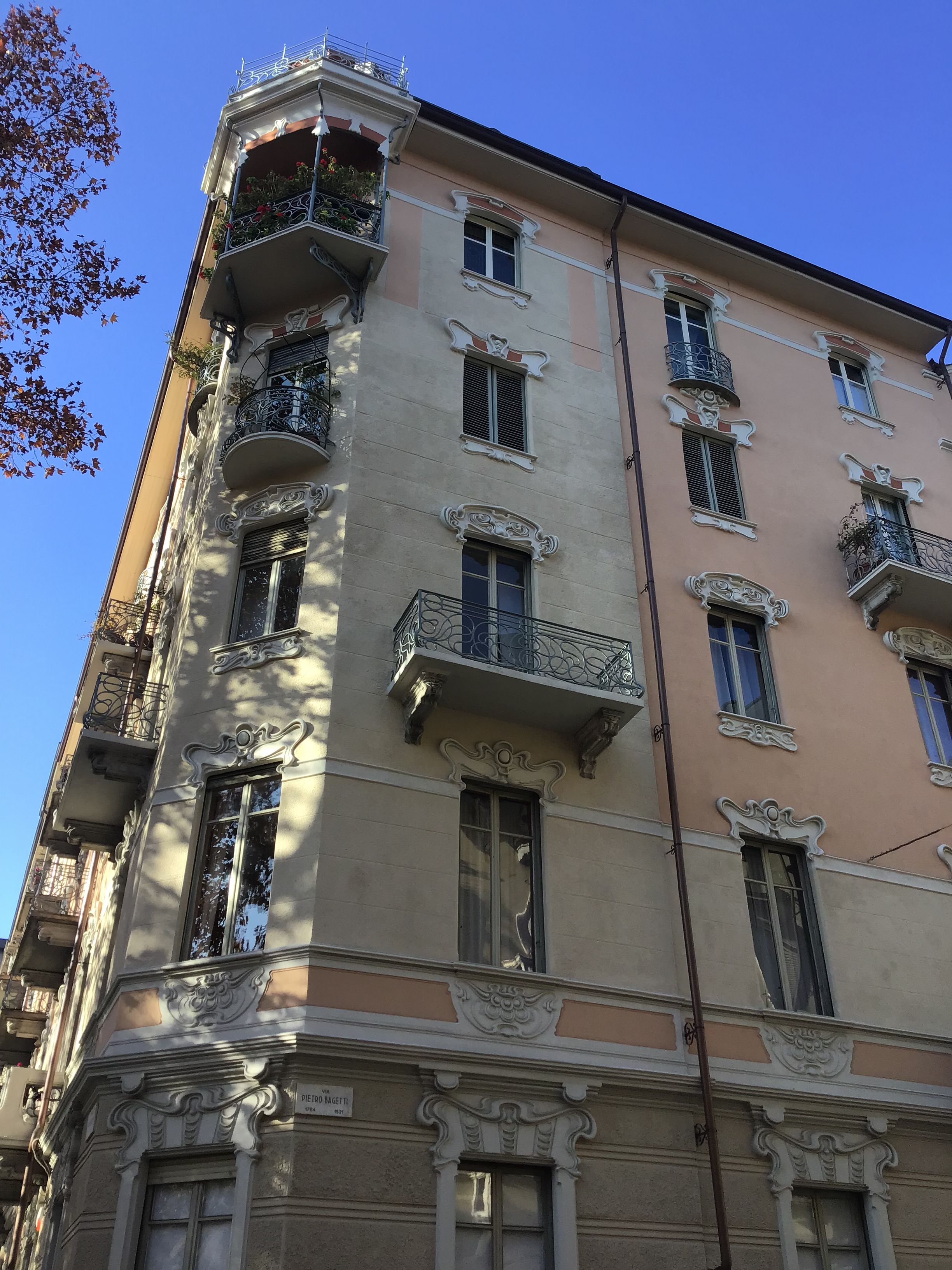 [Palazzo in Via Bagetti, 16]