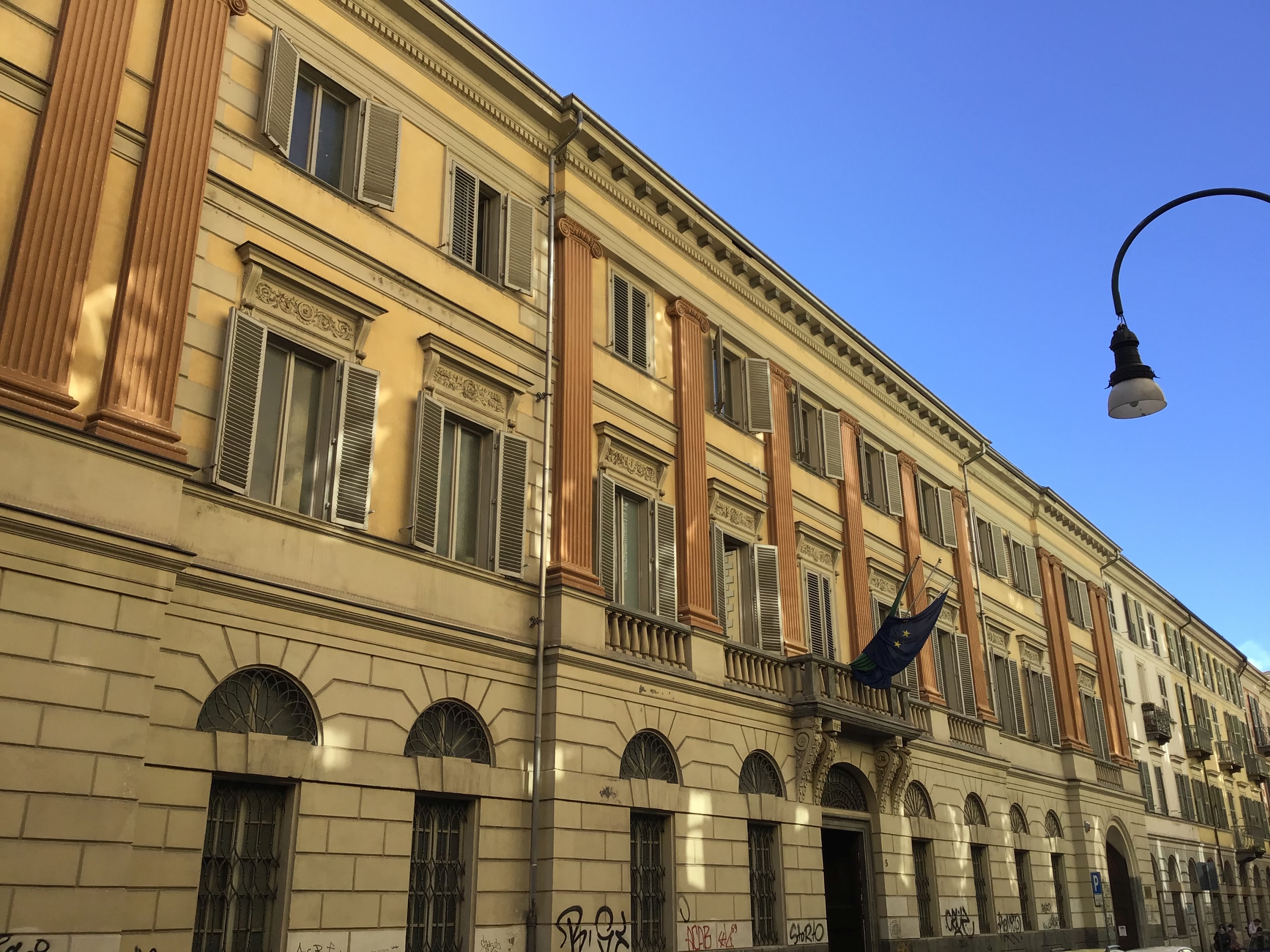 [Palazzo in via della Rocca 5, 7]