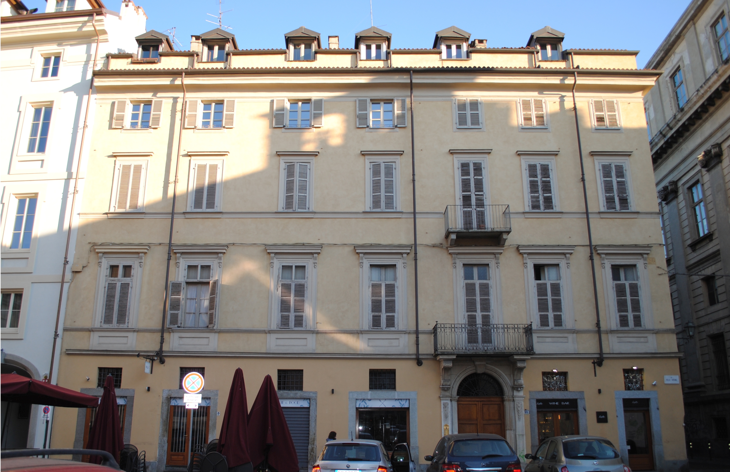 [Palazzo in via delle Orfane, 16]