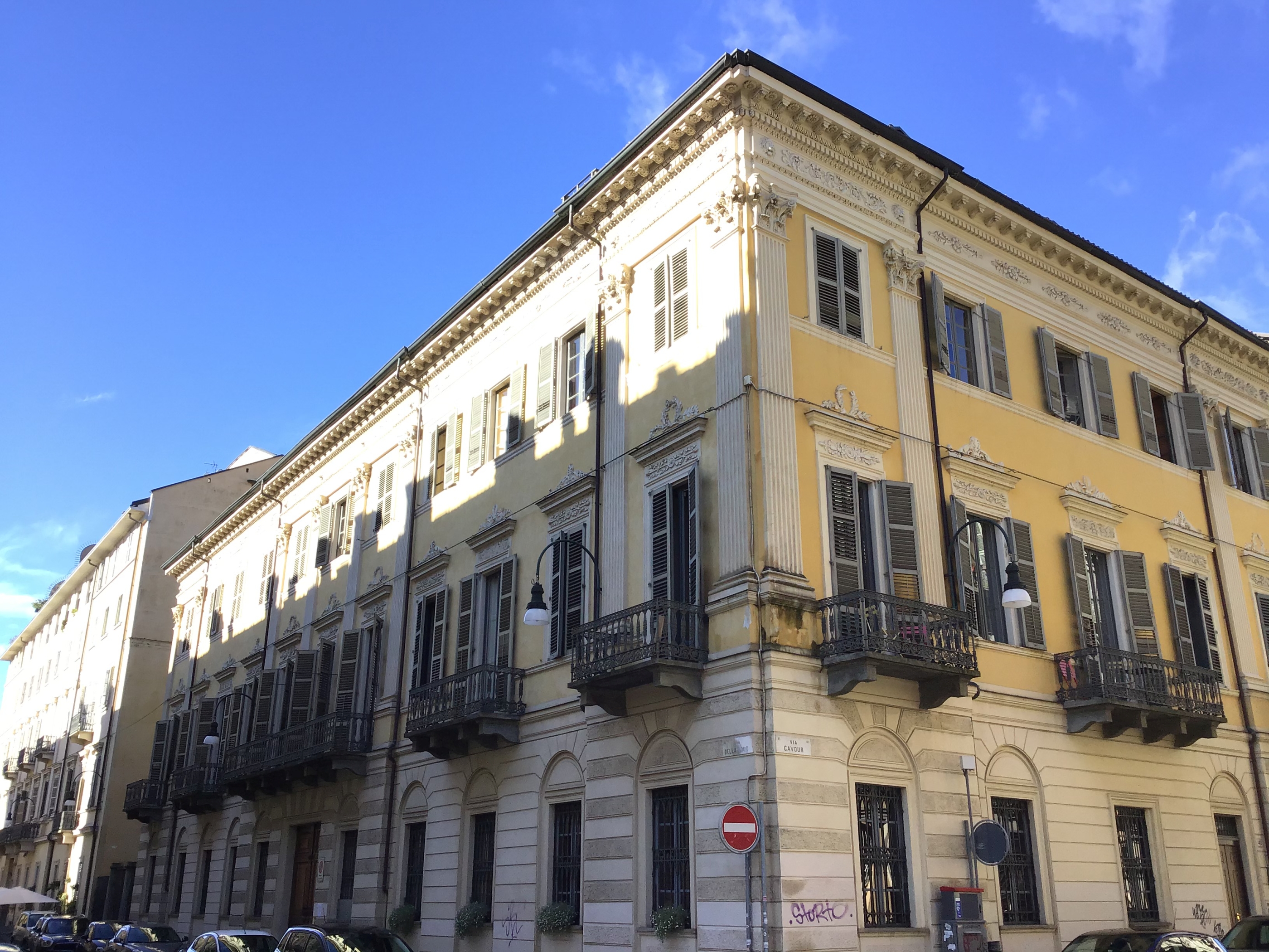 [Palazzo privato in via della Rocca, 20]