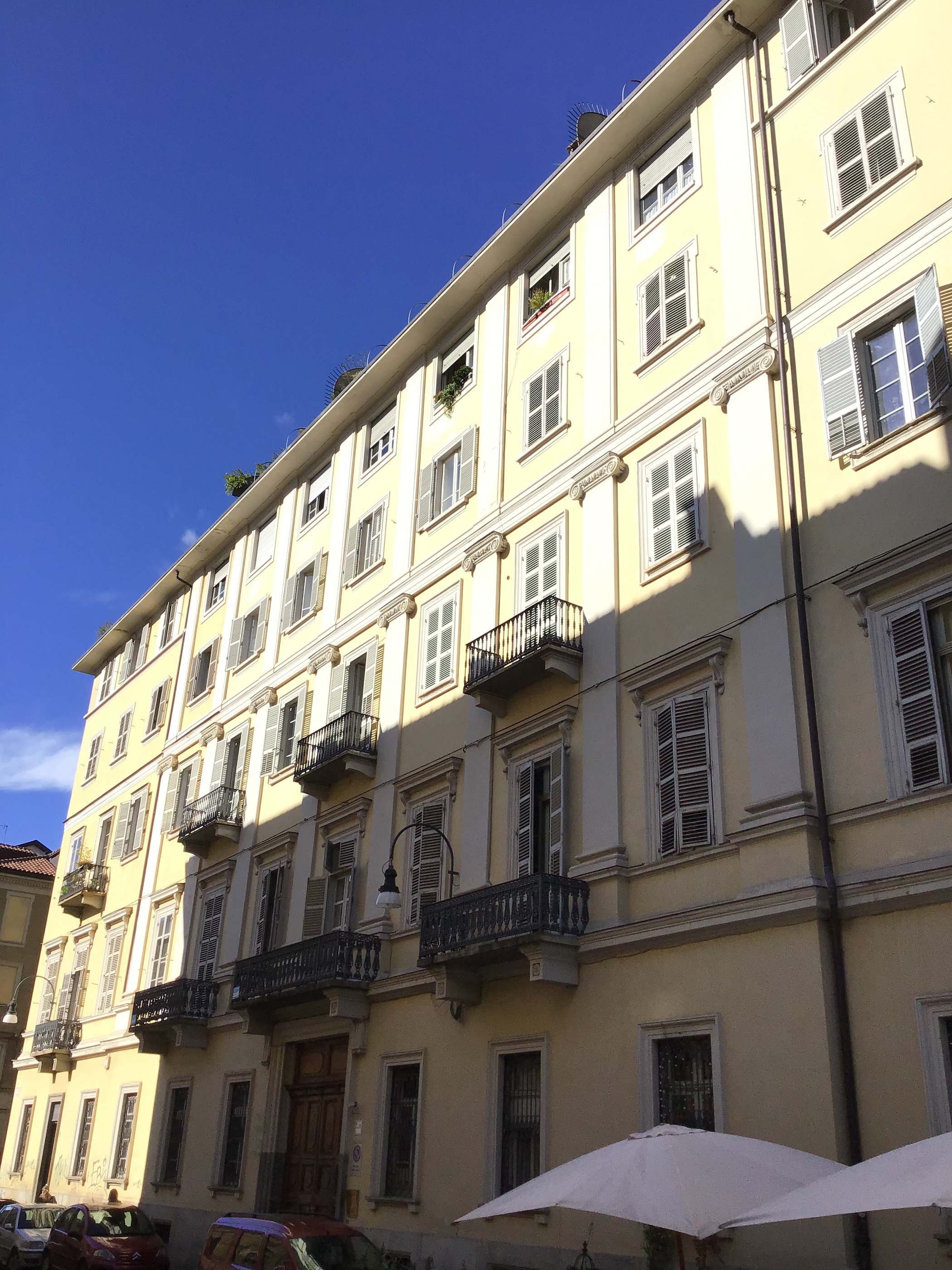 [Palazzo privato in via della Rocca, 22]