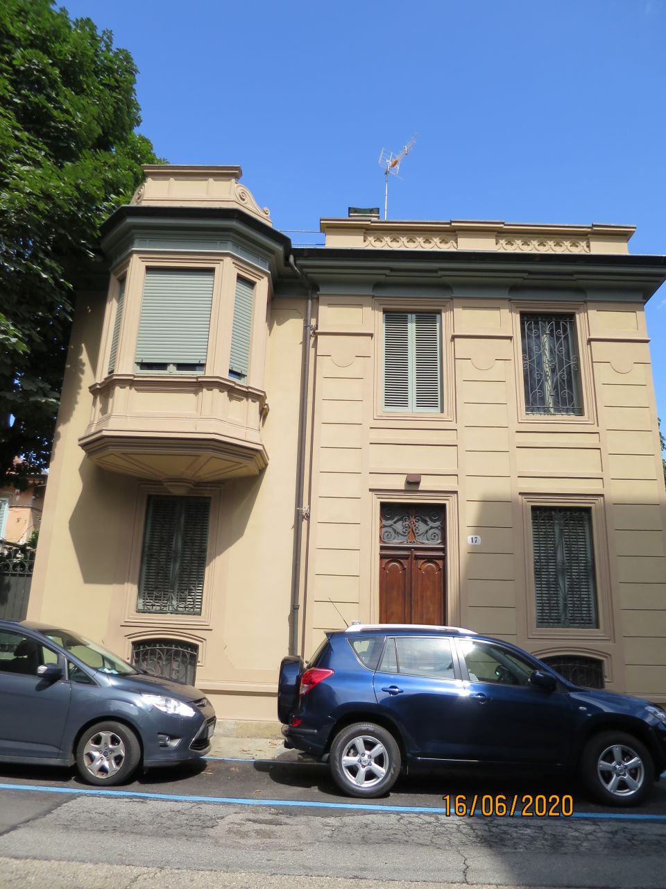 [Villino in via Martiri della Libertà, 17]
