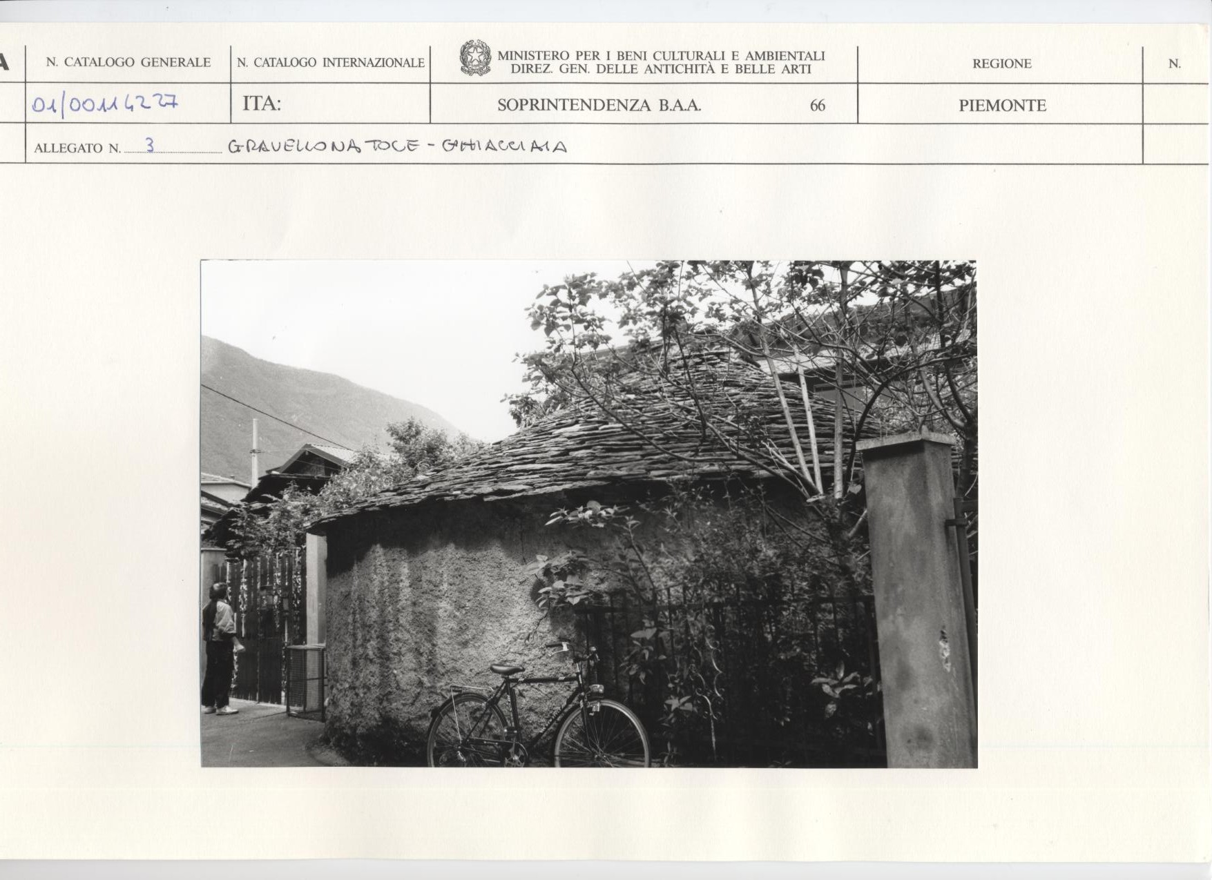 Ghiacciaia in via Valguerra, 19