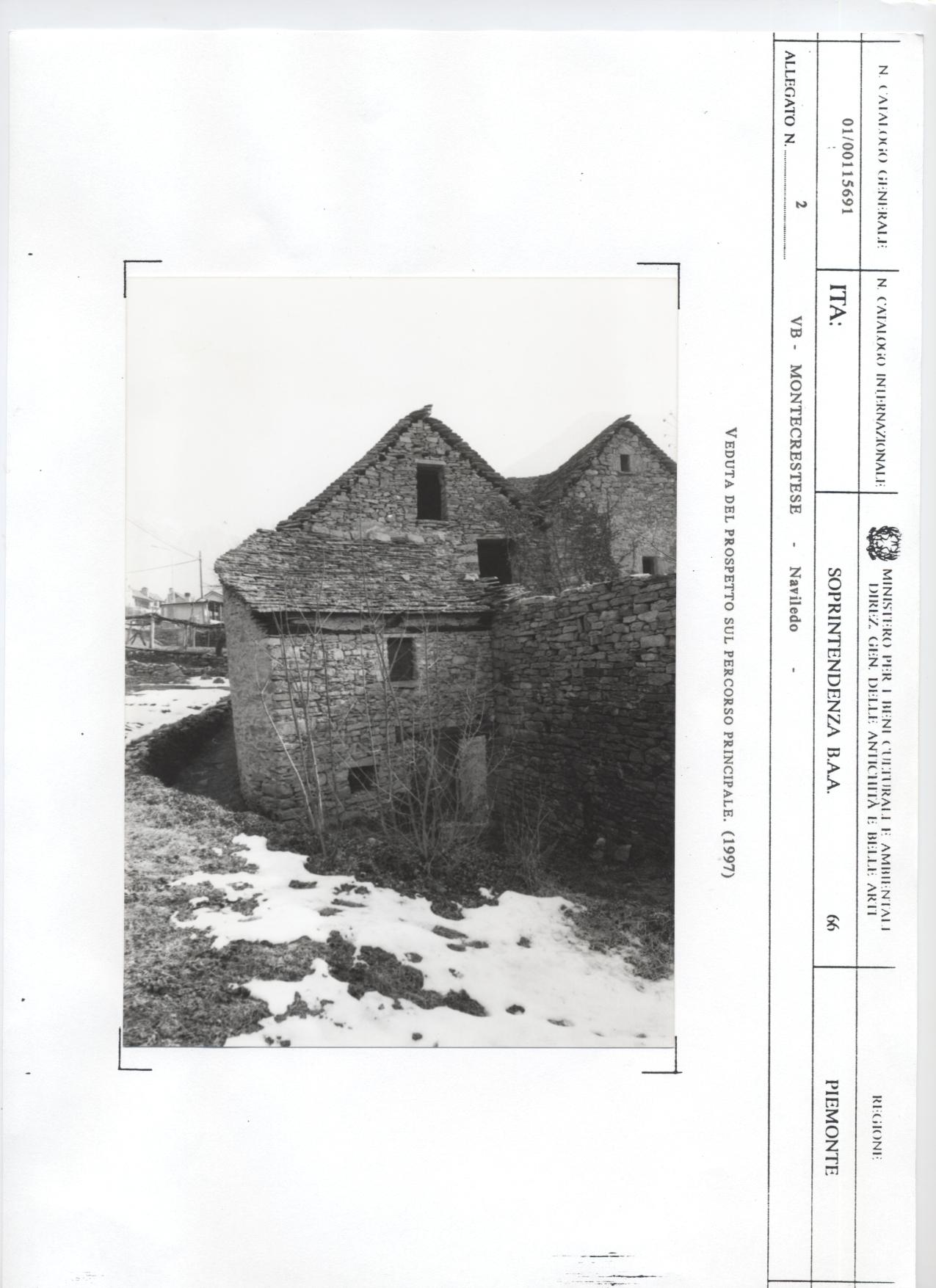 Casa lungo la strada comunale Chiesa
