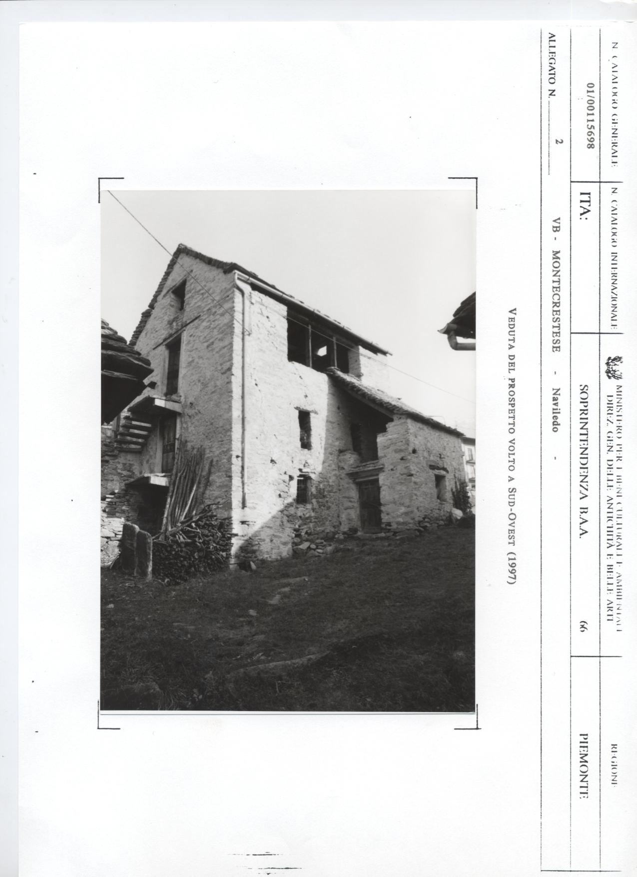 Casa lungo la strada comunale Chiesa