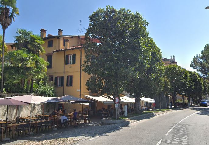 Casa con affresco