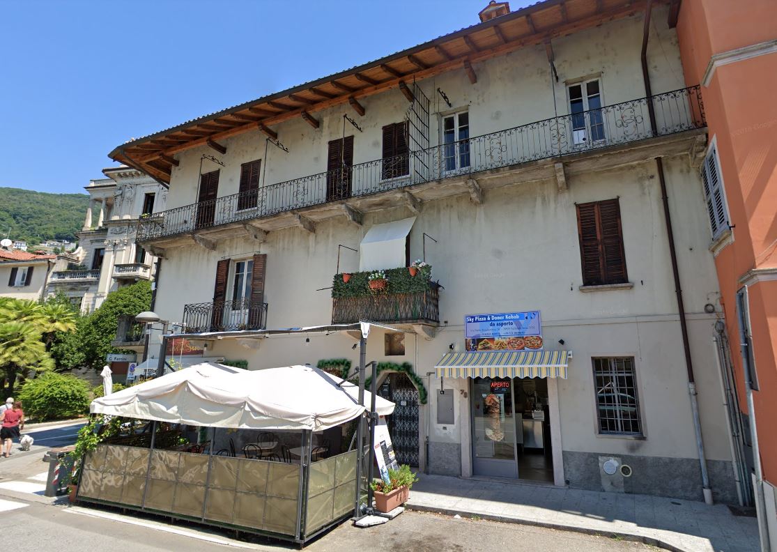 Casa con affresco