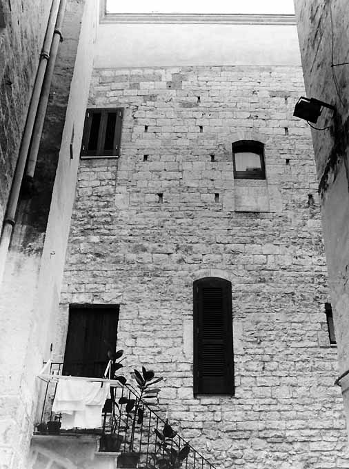 CASA TORRE in VIA RUGGERO IL NORMANNO, 48