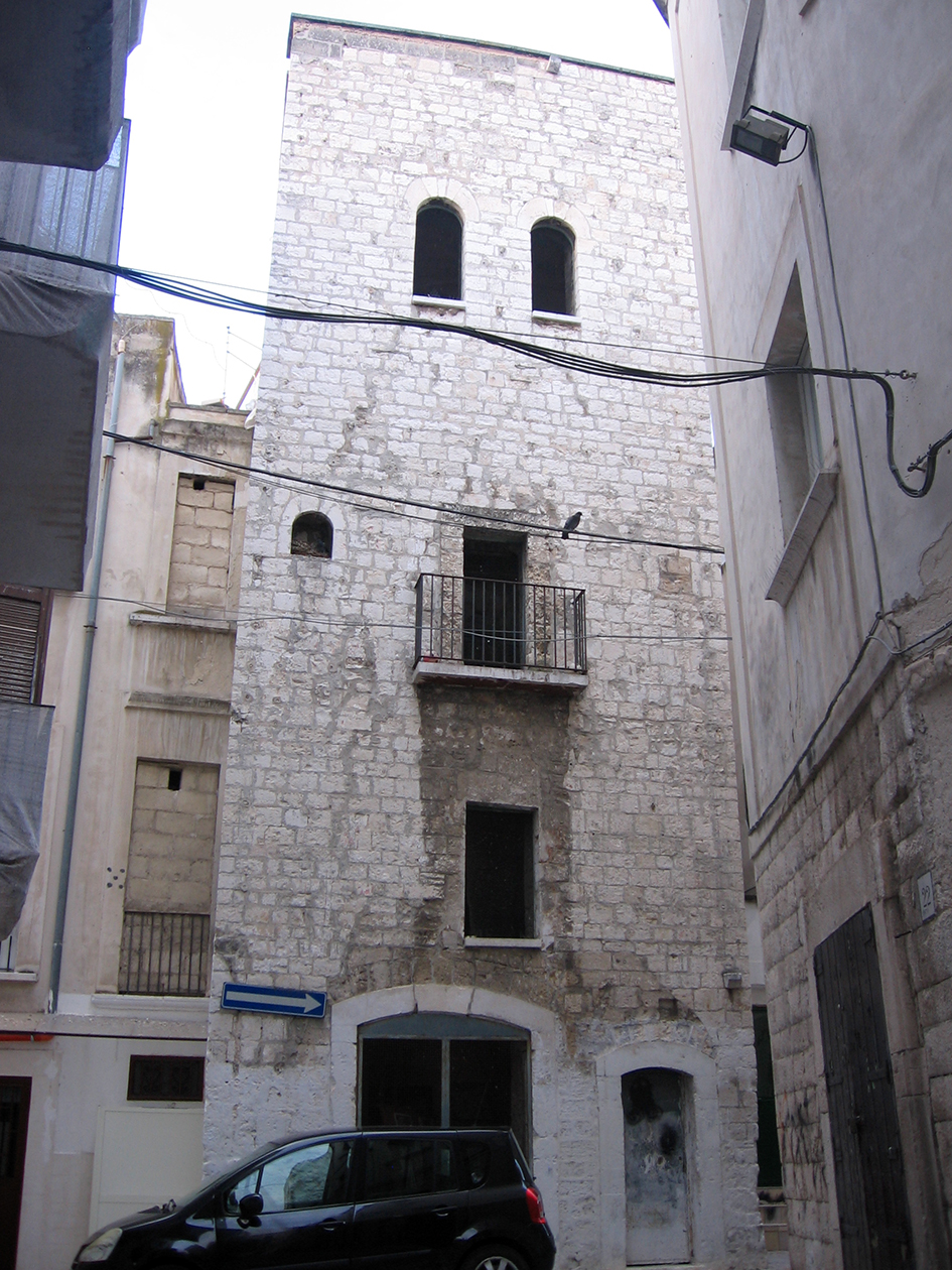 Casa torre in Via della Torretta n.5-6