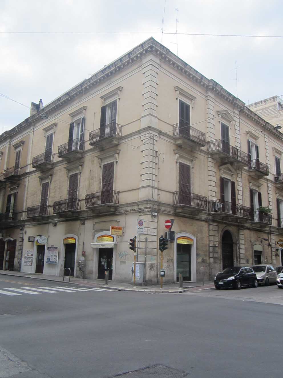 [Edificio in Via Abate Gimma, 180]
