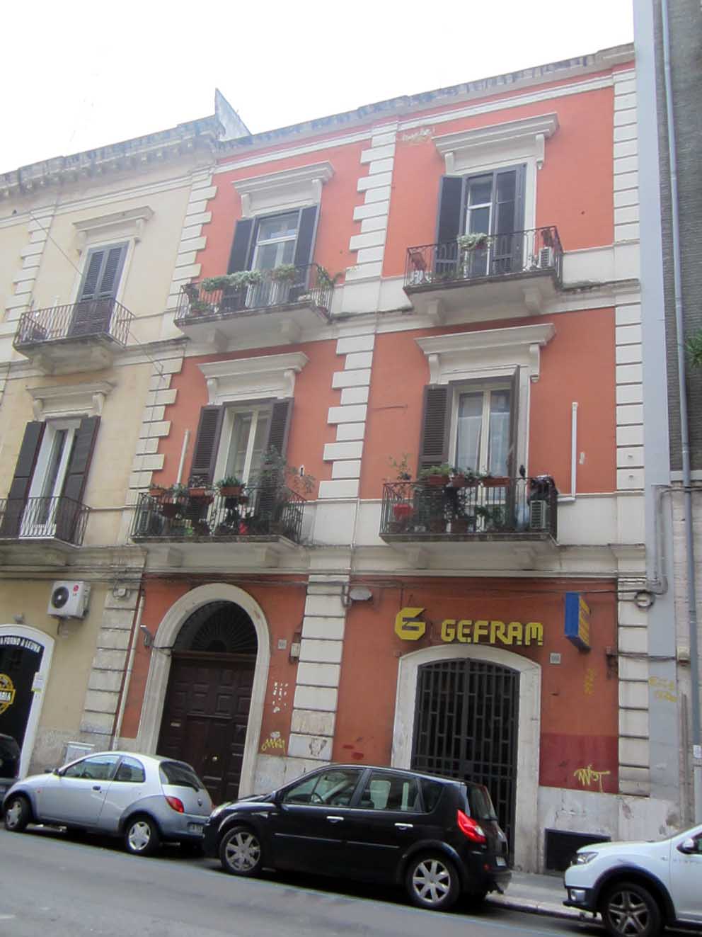 [Edificio in Via Abate Gimma, 186]