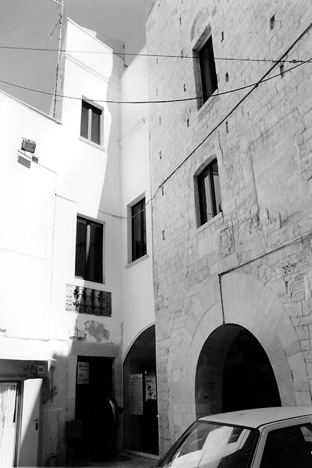 [Edificio in Via Annunziata e Largo Annunziata]