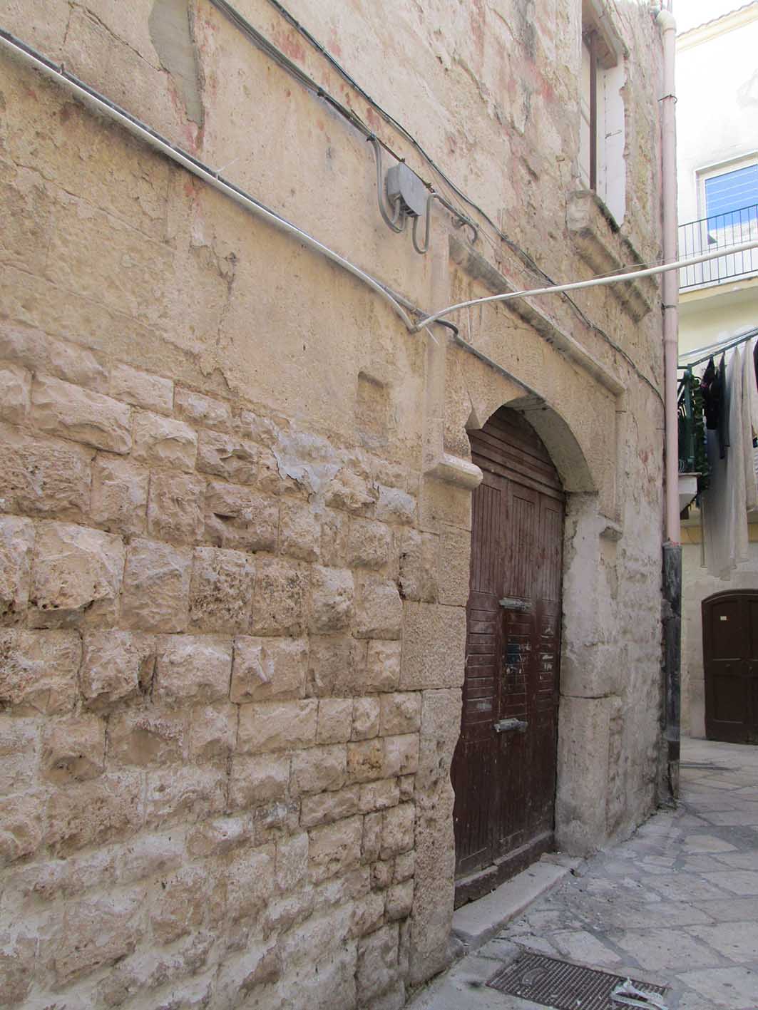 [Edificio in Via Porta Piccola S. Gaetano]