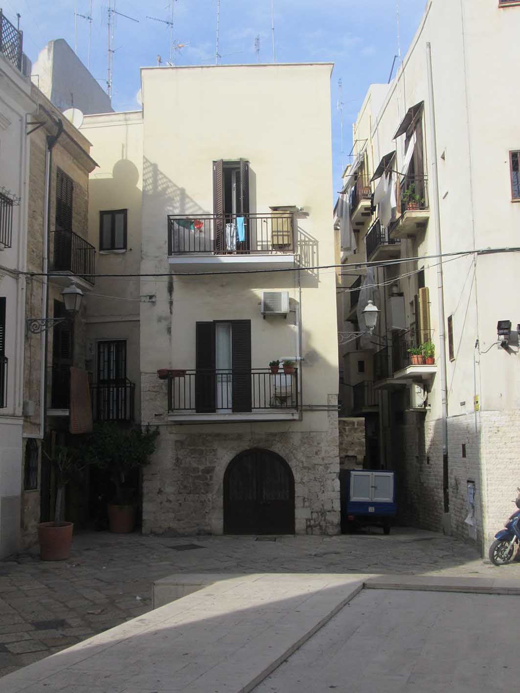 [Edificio in Via S. Cristoforo, 7]