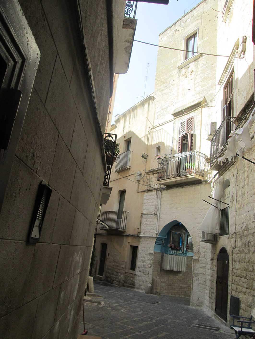 [Palazzo in Via Dietro Tresca, 13]