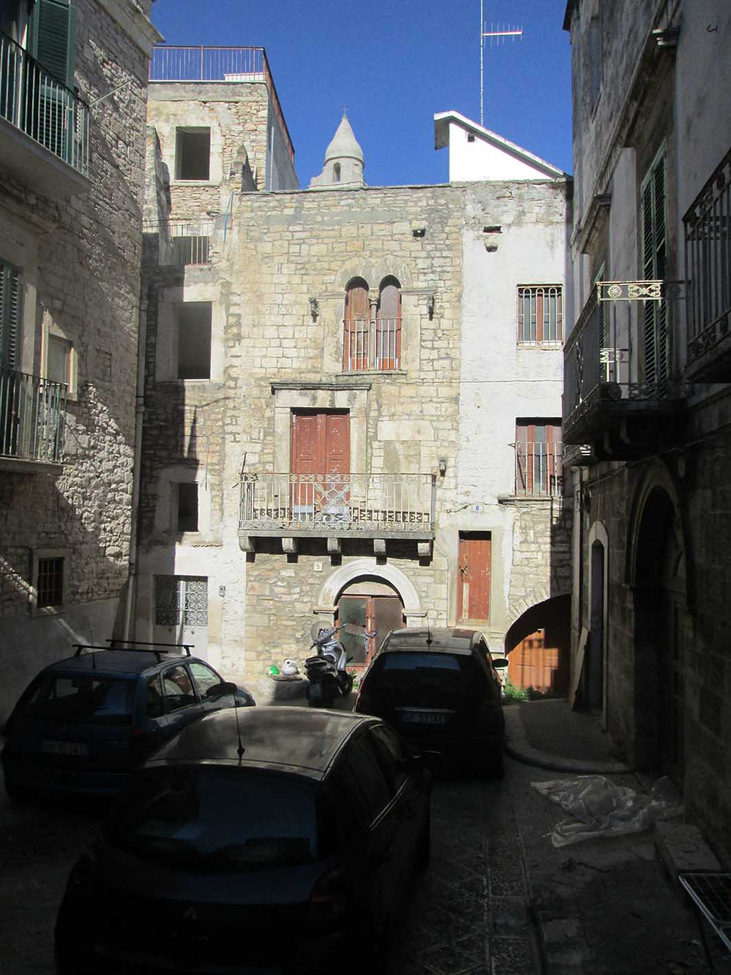 [Edificio in Largo Scesciola,5-6]
