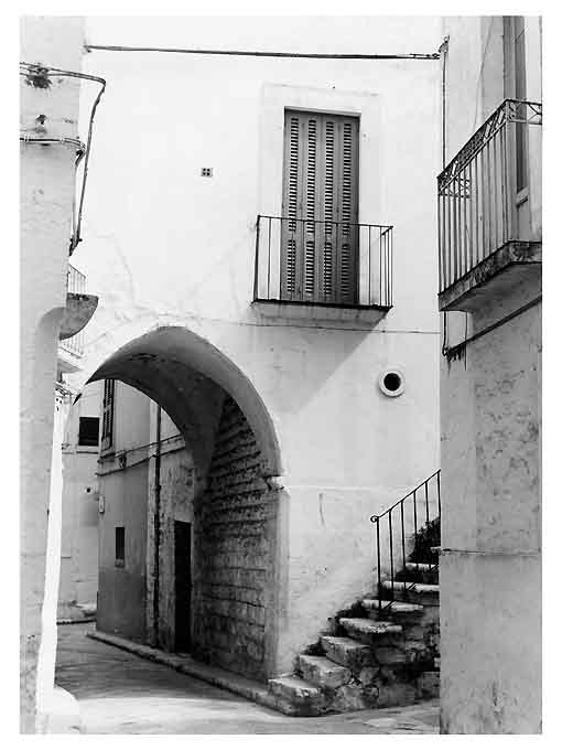 EDIFICIO SULL'ARCO DI VIA MARTUCCI