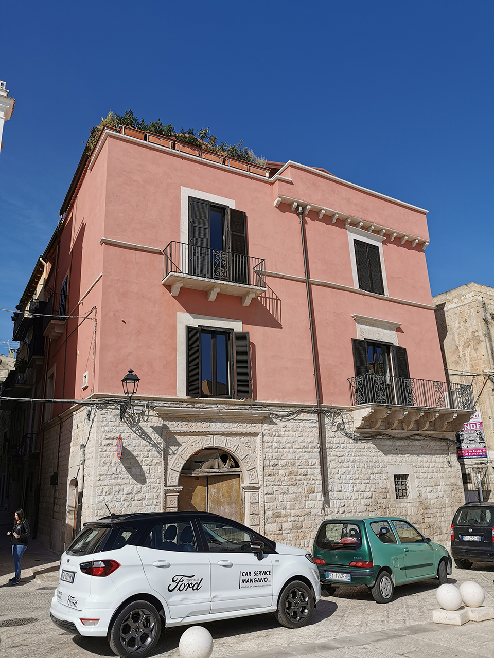 Edificio in via Monte di Pietà 9