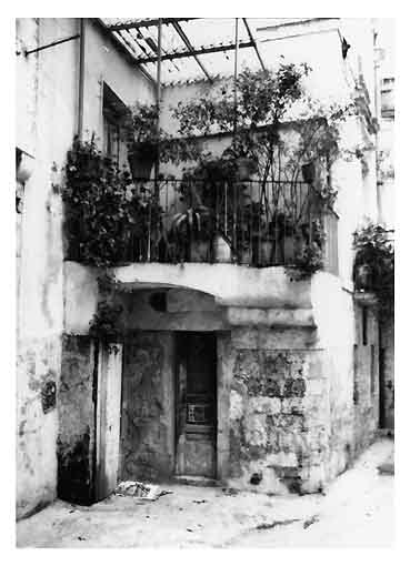 CASA PALAZZATA in VIA FUNGAROLA, 14
