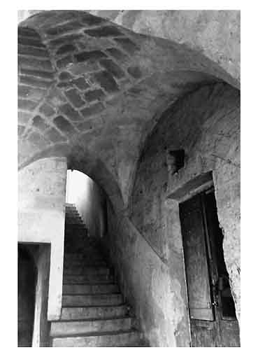 CASA PALAZZATA in VIA FUNGAROLA, 15