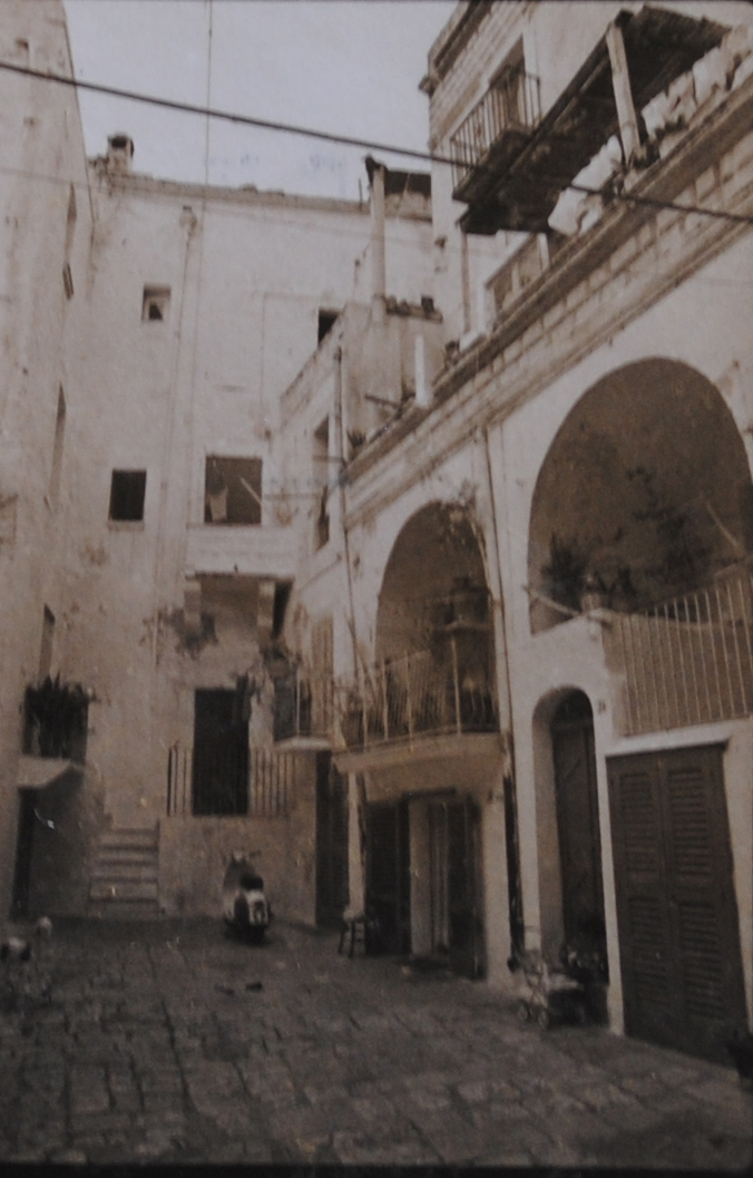 [Palazzo in Vico San Cosmo, 19]