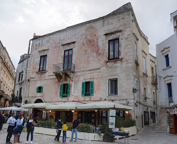 [Palazzetto in Piazza Vittorio Emanuele, 33]
