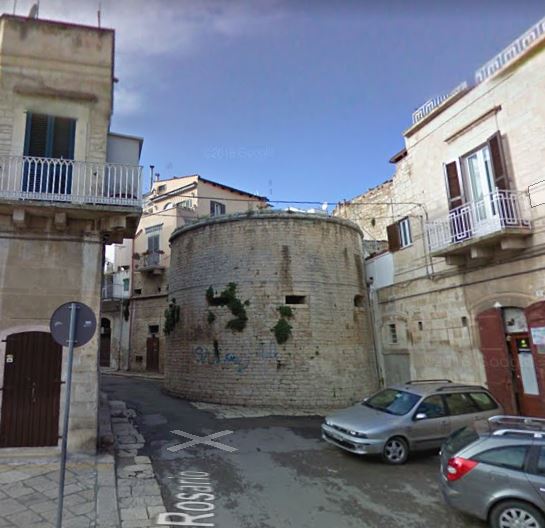 [Torre bastionata in Via Rosario]