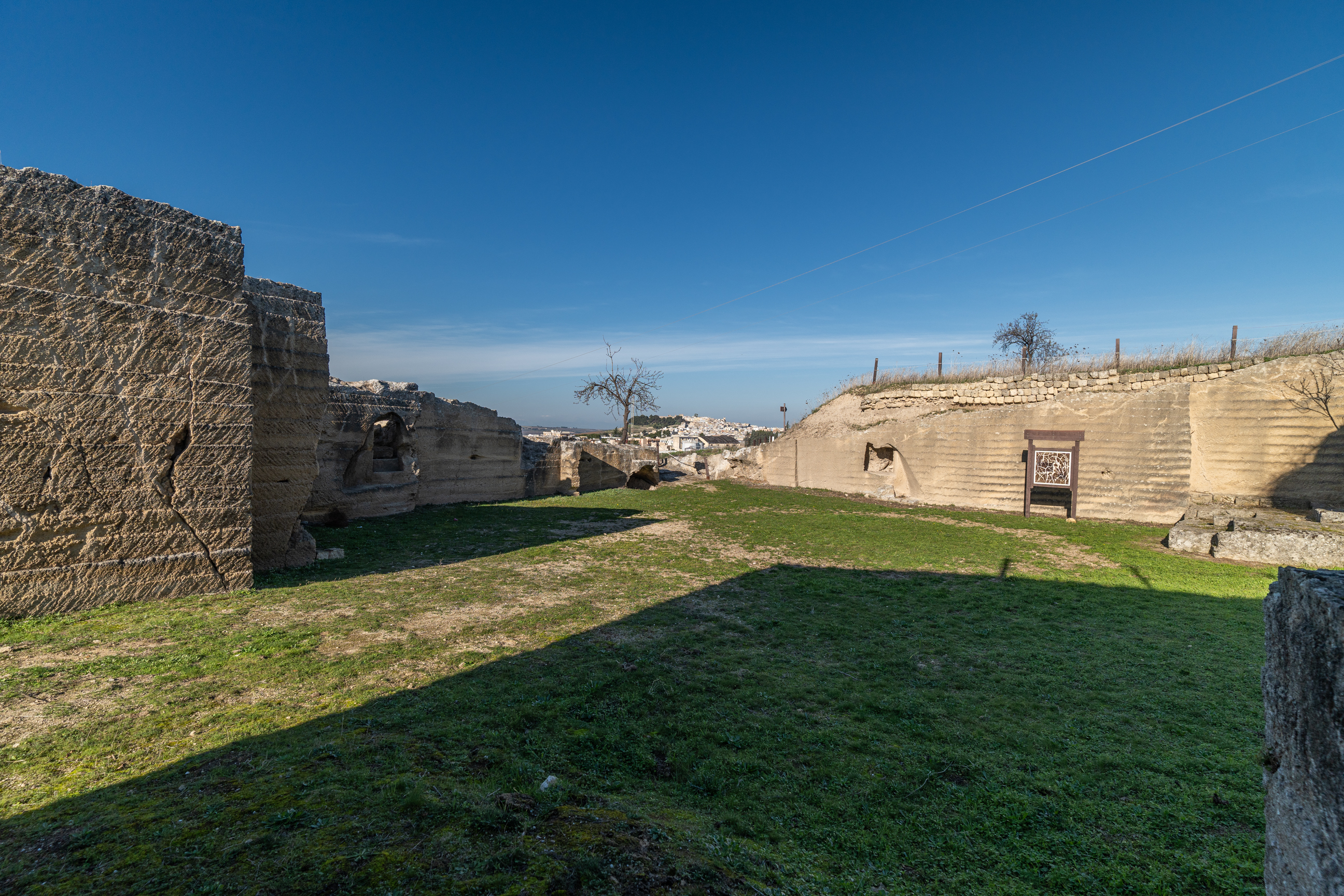 necropoli, Necropoli di Pietra Caduta