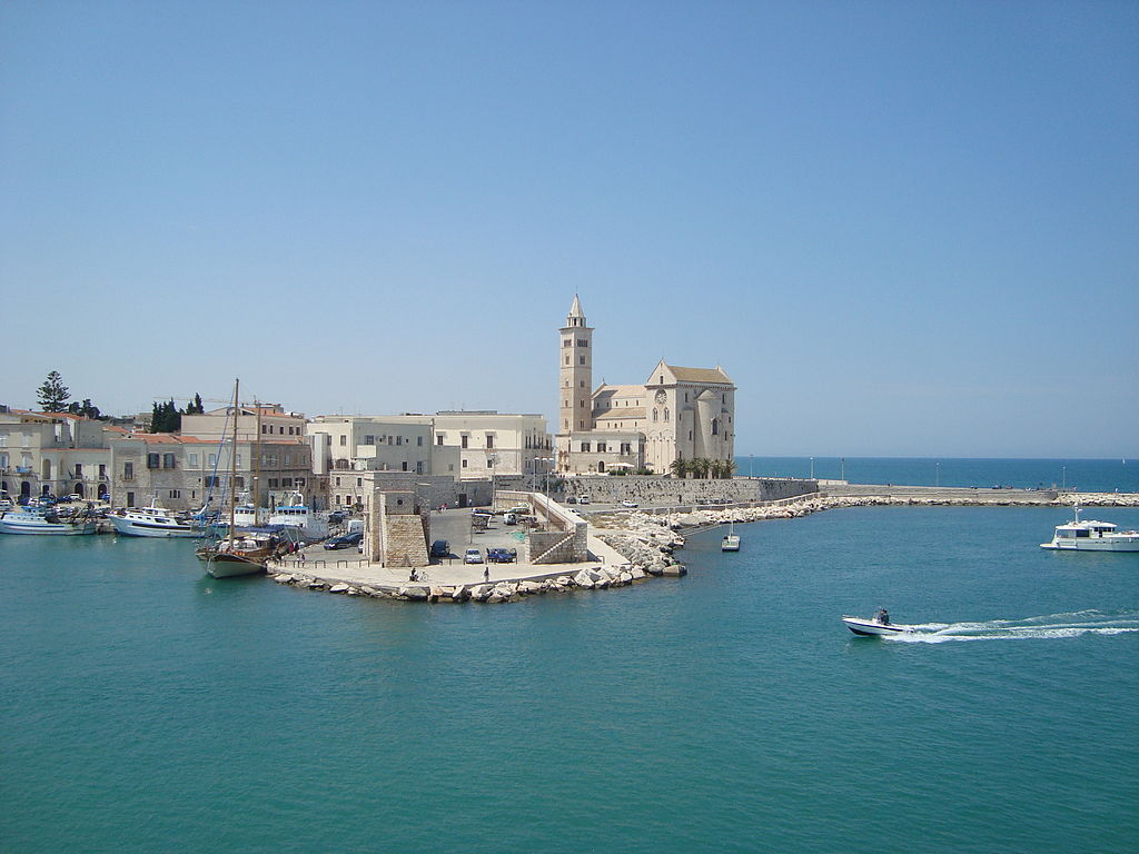 centro storico, di pianura, costiero, a scacchiera, portuale, Trani, Tirenum , Turenum