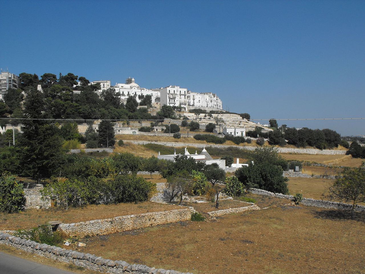 centro storico, religioso, difensivo, Cisternino, Cis-sturnium