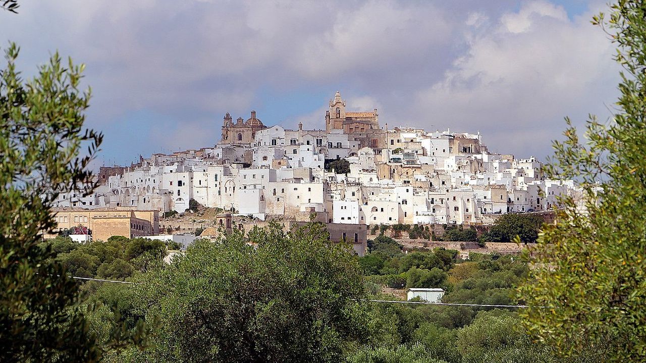 centro storico, di crinale, difensivo, agricolo, Ostuni