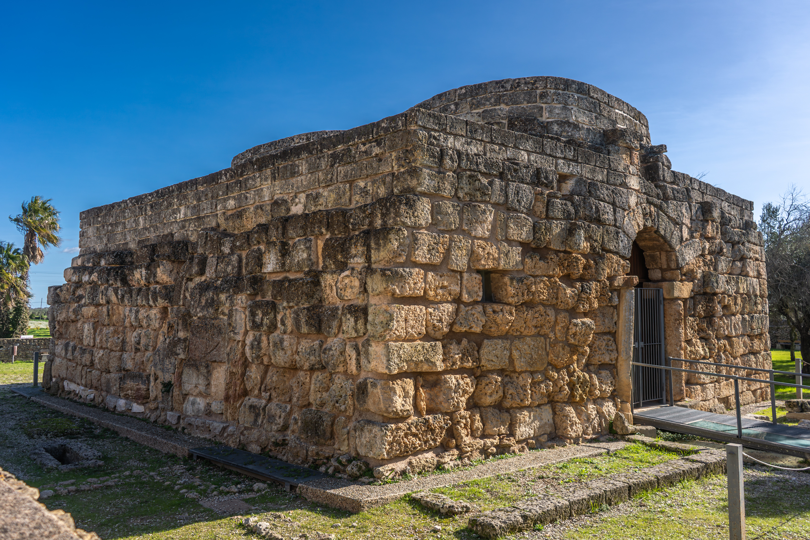 chiesa, Chiesa di San Pietro o di Santa Maria a Crepacore